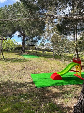 Children’s area - DOMO on NEULACHE Country villa consisting of two apts. 5 minutes from the sea (Sardegna)