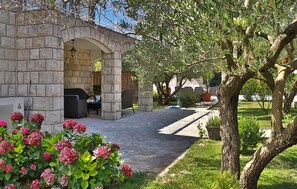 Terrace/patio - Lovely home in Cilipi (Cilipi)