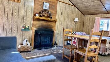 TV, peis, DVD-spiller og fotballspill