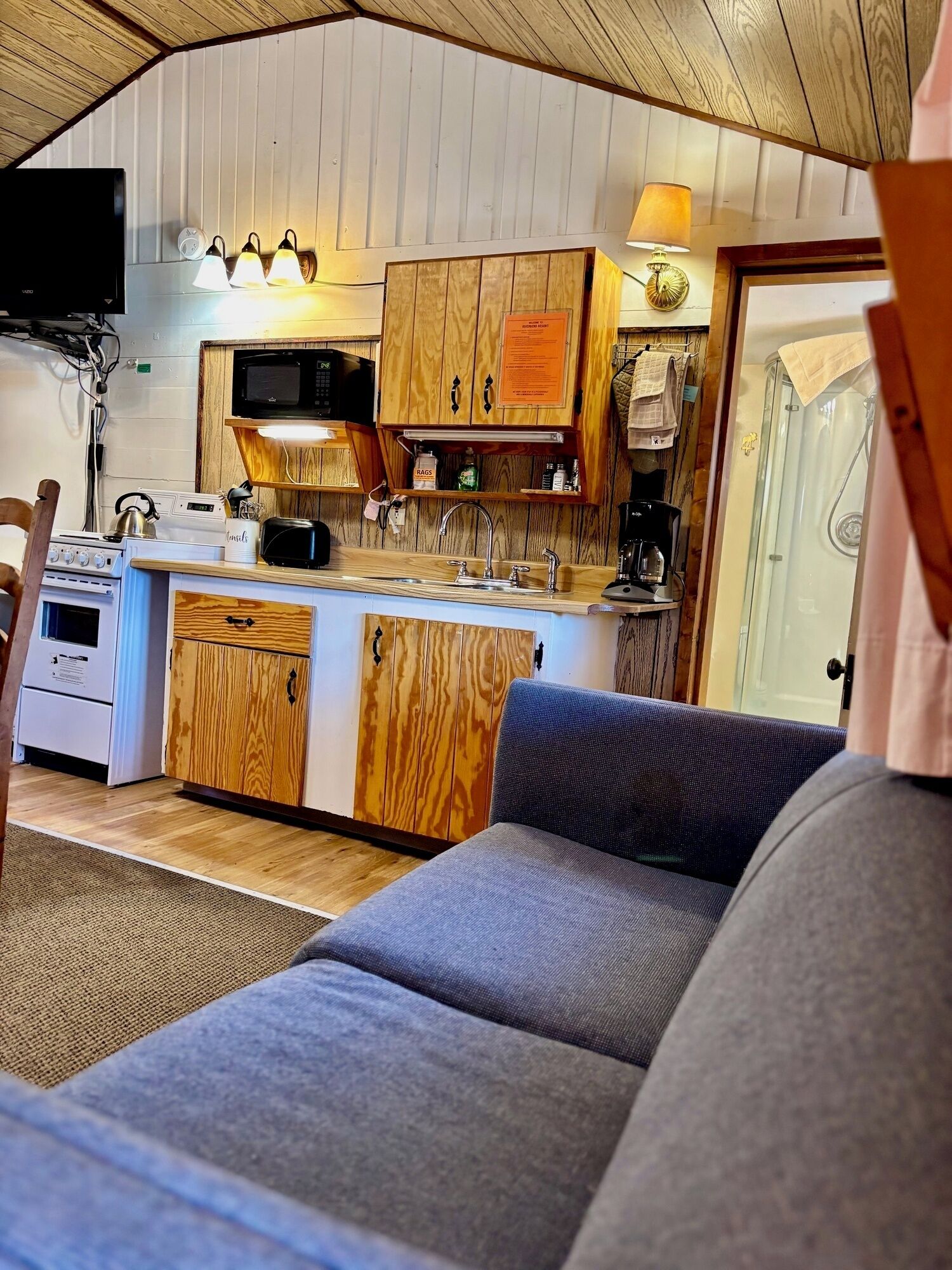 TV, peis, DVD-spiller og fotballspill