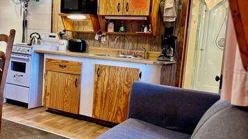 TV, peis, DVD-spiller og fotballspill