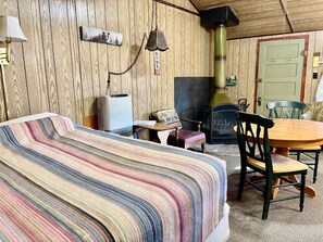 Iron/ironing board, WiFi, bed sheets - Mountain cabin, river views and only 15 MINUTES to Wolf Creek Ski area! Sleeps 2. (South Fork)