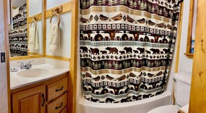 Towels - Mountain cabin with river views and private Hot Tub. Sleeps 4 15 minutes from Wolf Creek Ski Area. (South Fork)