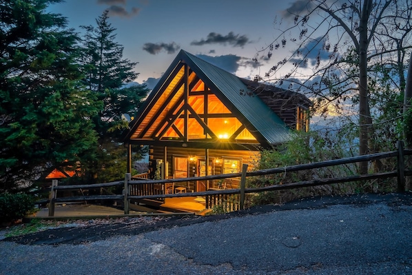 Exterior - Breathtaking Mountain Views • Game Room • Hot Tub (Sevierville)
