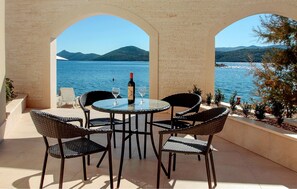Outdoor dining - Beach front apartment in Klek with WiFi (Klek)