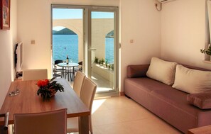 Smart TV - Beach front apartment in Klek with WiFi (Klek)