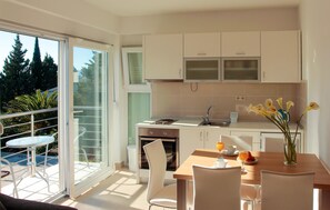 Fridge, oven, stovetop, coffee/tea maker - 2 bedroom nice apartment in Klek (Klek)