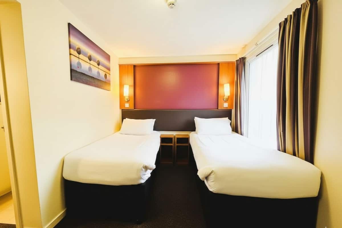 Deluxe Double or Twin Room | Desk, laptop workspace, iron/ironing board