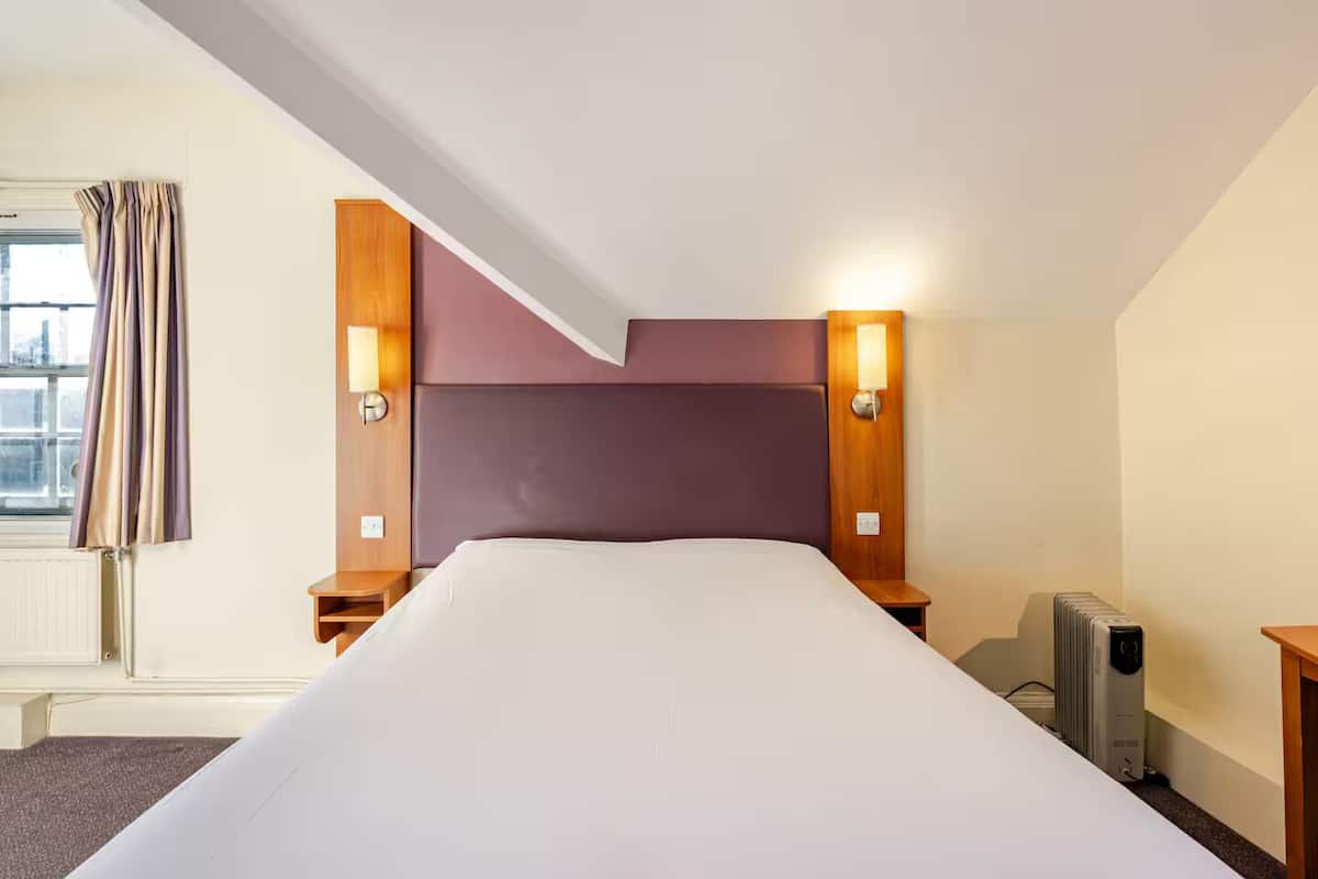 Deluxe Double Room, 1 Double Bed | Room amenity