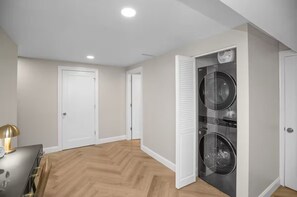 Interior - Eddy Square Retreat 7 - Walkable to ND! (South Bend)