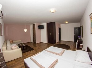 Room - Gateway to Herzegovina’s Heritage - Superior Double Room with extra bed 123 (Capljina)