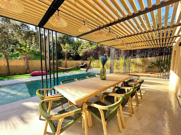 Outdoor dining - 🔥 NEW FOR RENT - Premium Villa with Pool & Games - 10 pers (Fréjus)