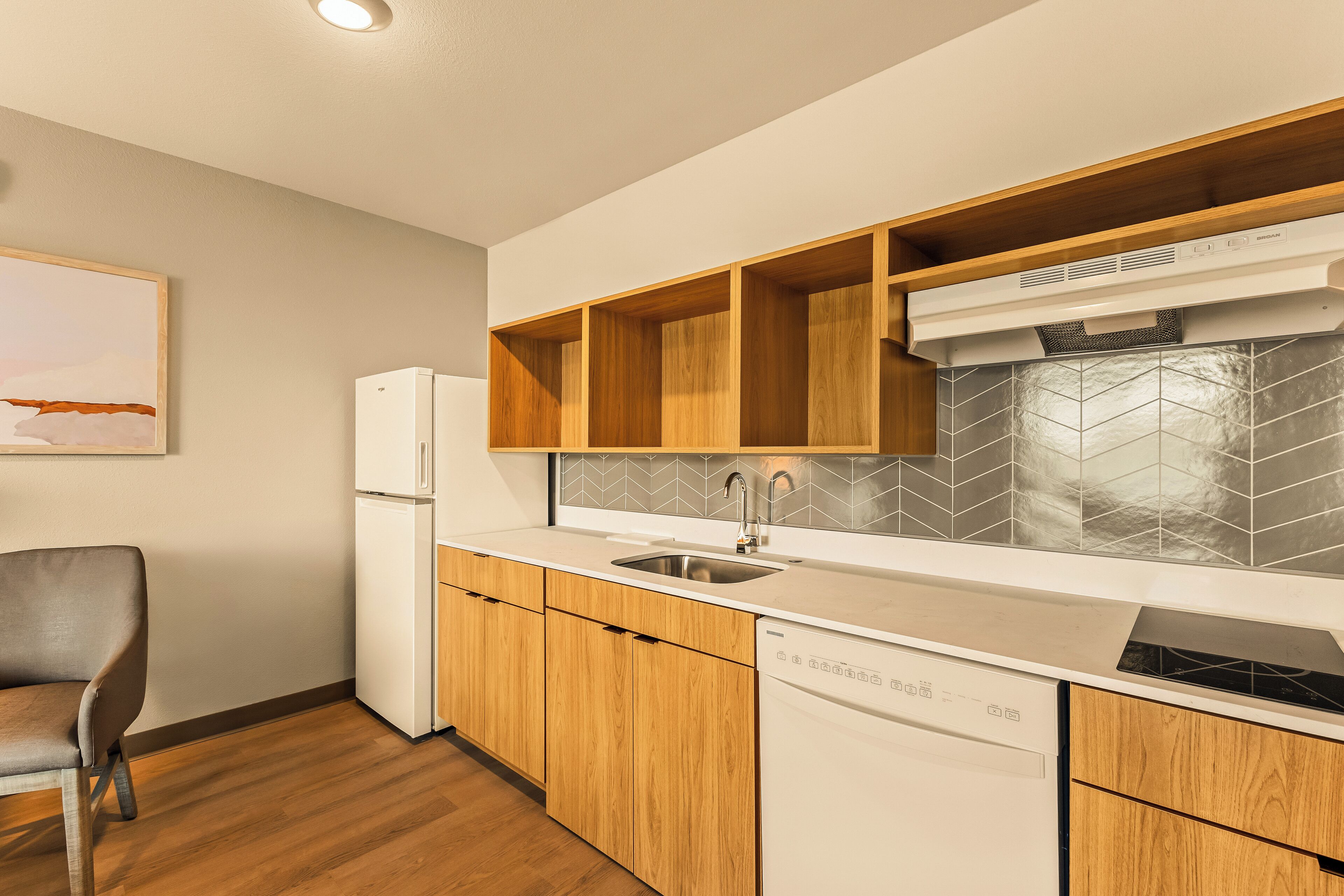 Suite estudio, 2 camas Queen size | Cocina privada | Refrigerador con congelador, microondas y parrilla de estufa 