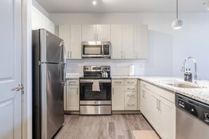 冰箱、烤箱、炉灶、洗碗机