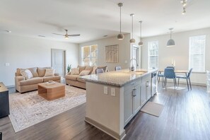Interior - Bright, Cozy 3BD Apt in Heart of Matthews (Matthews)