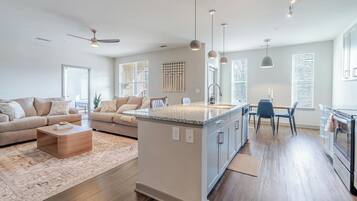 Televisión y chimenea