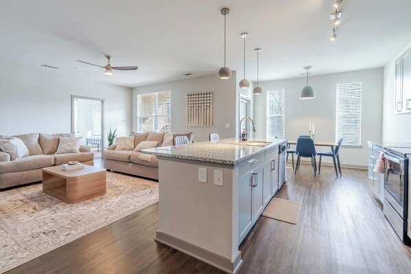 Televisión y chimenea