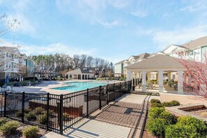 Pool - Super Central 1BD Worker`s Paradise (Matthews)