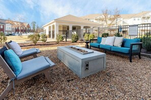 Terrace/patio - Super Central 1BD Worker`s Paradise (Matthews)