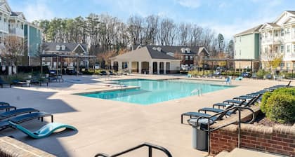 Bright & Elegant 1BD Abode w/ Pool & Gym