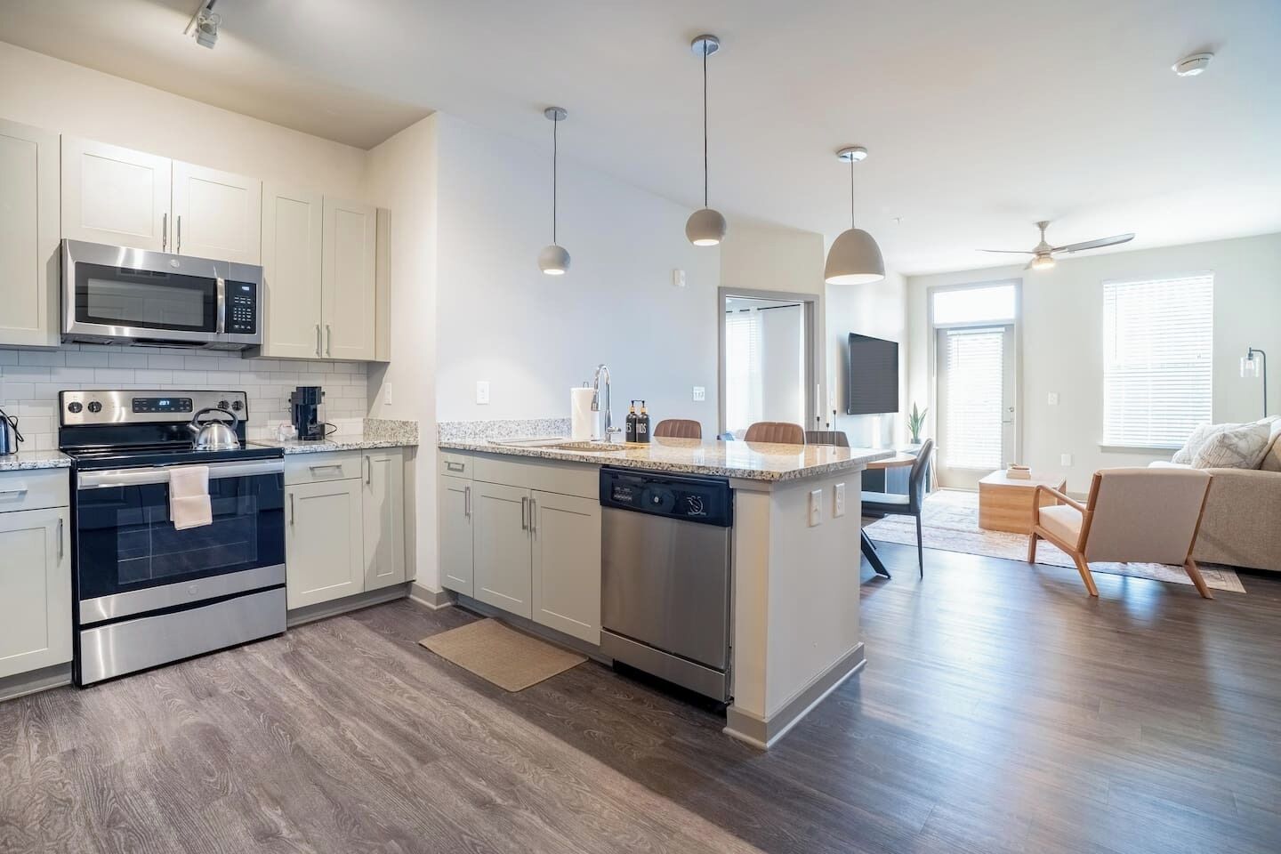 Refrigerador, microondas, horno, placa de cocina