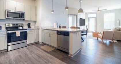 Stylish, Comfortable 2BD Abode near DT Matthews