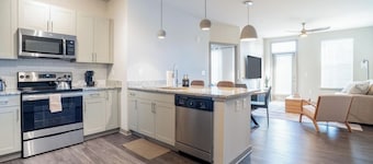 Stylish, Comfortable 2BD Abode near DT Matthews