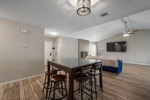 Dining - Spacious 3BR Austin Home Sleeps 6 Near Downtown (Austin)