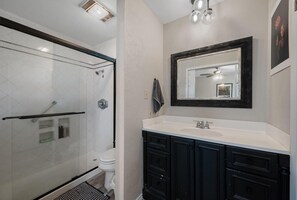 Shower, hair dryer, towels - Spacious 3BR Austin Home Sleeps 6 Near Downtown (Austin)