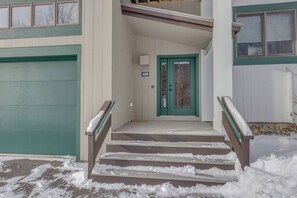 Exterior detail - Coolidge Falls Retreat at Loon Mountain (Lincoln)