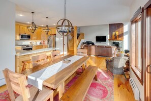 Dining - Coolidge Falls Retreat at Loon Mountain (Lincoln)