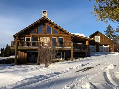Call of the Loon-Luxury Lakefront Log Cabin, Hot Tub, FirePit, Relaxing getaways