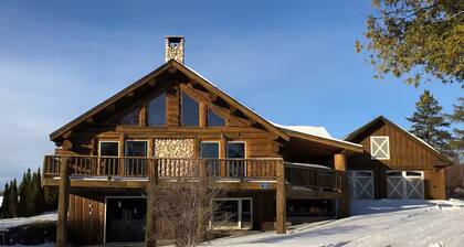 Call of the Loon-Luxury Lakefront Log Cabin, Hot Tub, FirePit, Relaxing getaways