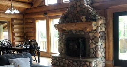 Call of the Loon-Luxury Lakefront Log Cabin, Hot Tub, Relaxing getaways