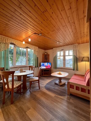 TV - Binzer Waldhof - Igelhaus (Binz)