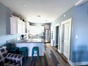 Fridge, microwave, oven, stovetop - A real Catch, lighted fishing pier, swimming pool (Matagorda)