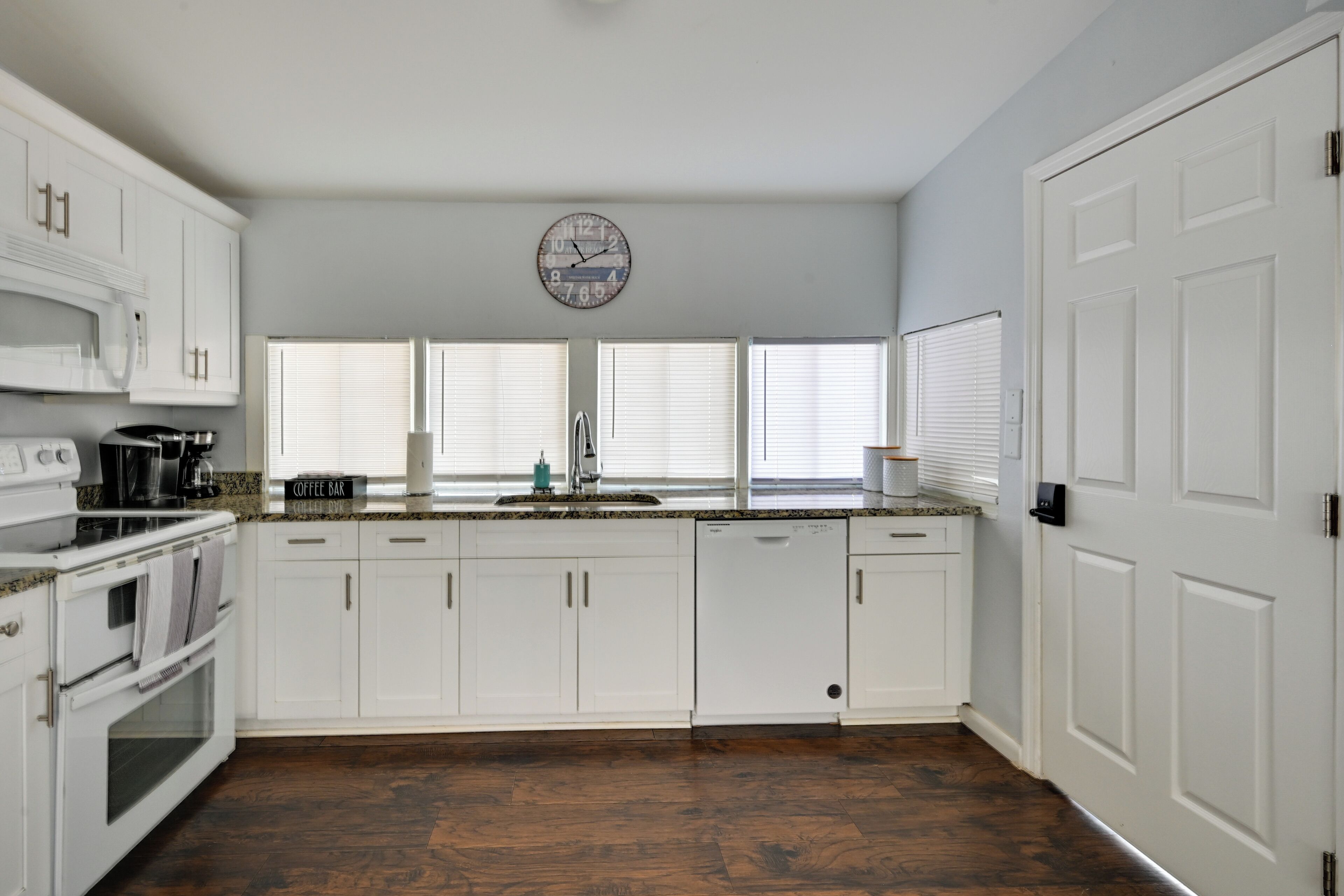 冷蔵庫、電子レンジ、コンロ、食器洗い機