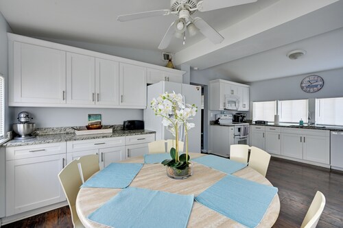 Newly Remodeled Home 1 Mi to Dtwn New Port Richey