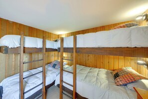 Internet, bed sheets - Walk to Chair Lift: Mtn-View Schweitzer Studio! (Sandpoint)