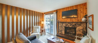 Walk to Chair Lift: Mtn-View Schweitzer Studio!