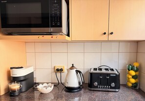 Private kitchen - Audrey Apartment near to Beach/ F1 with Courtyard and Free Secure Parking (St Kilda)