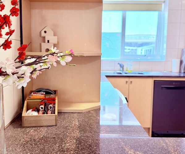 Interior - 3mins to Trams| Relax | Free Wifi | City | Free Parking | Hot water (St Kilda)