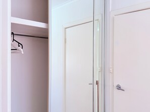 Interior - 3mins to Trams| Relax | Free Wifi | City | Free Parking | Hot water (St Kilda)