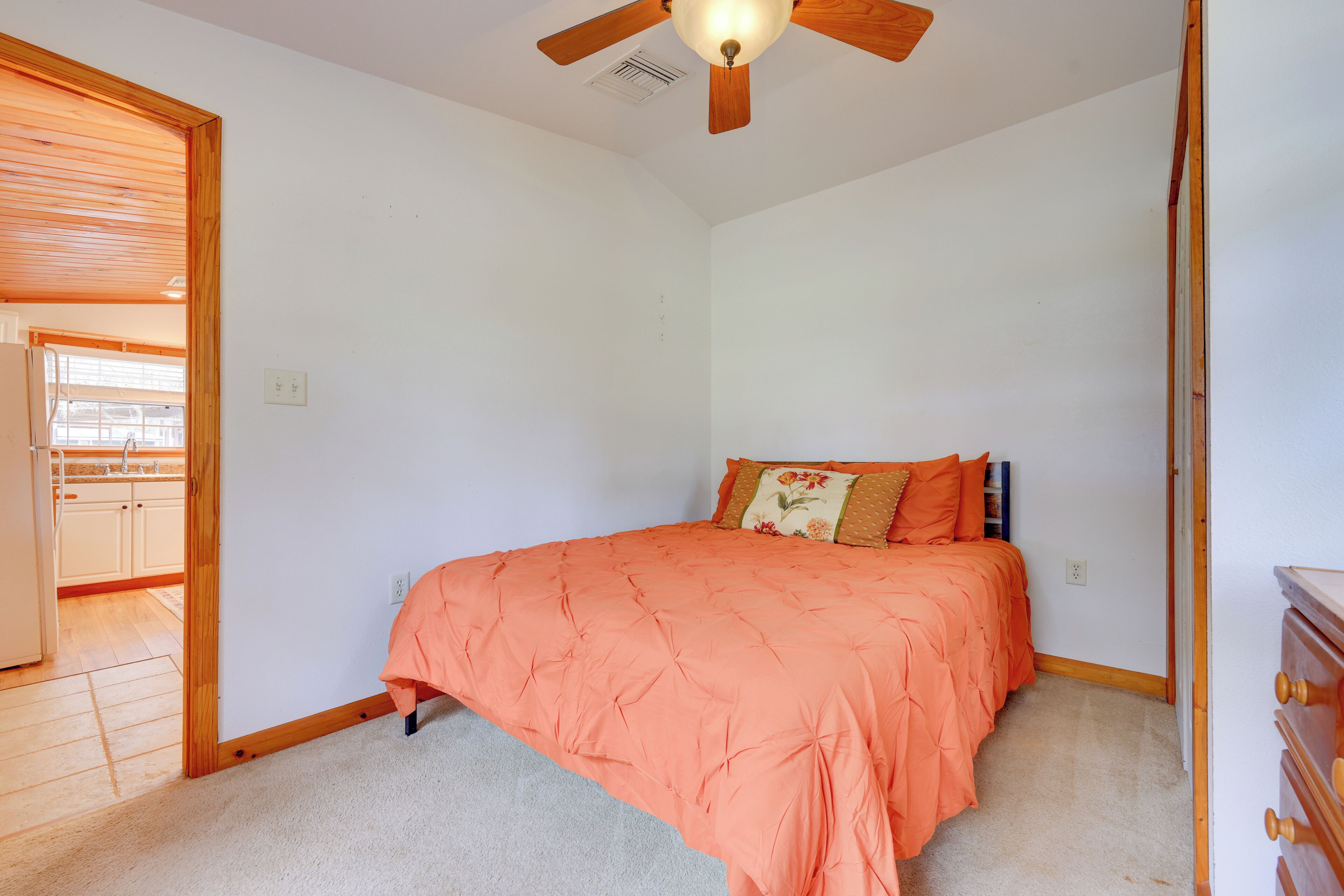 1 bedroom, internet, bed sheets