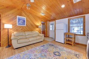 TV - Fish, Boat & Explore: Cross Creek Cabin w/ Dock! (Hawthorne)