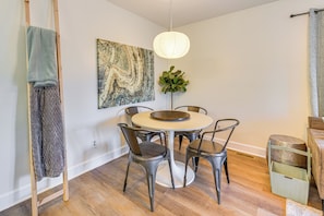 Dining - Quiet & Modern Family Home in Spring Lake (Spring Lake)