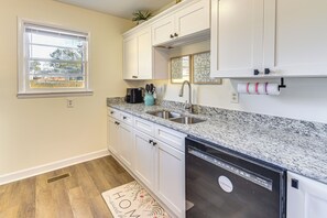 冰箱、微波炉、炉灶、洗碗机