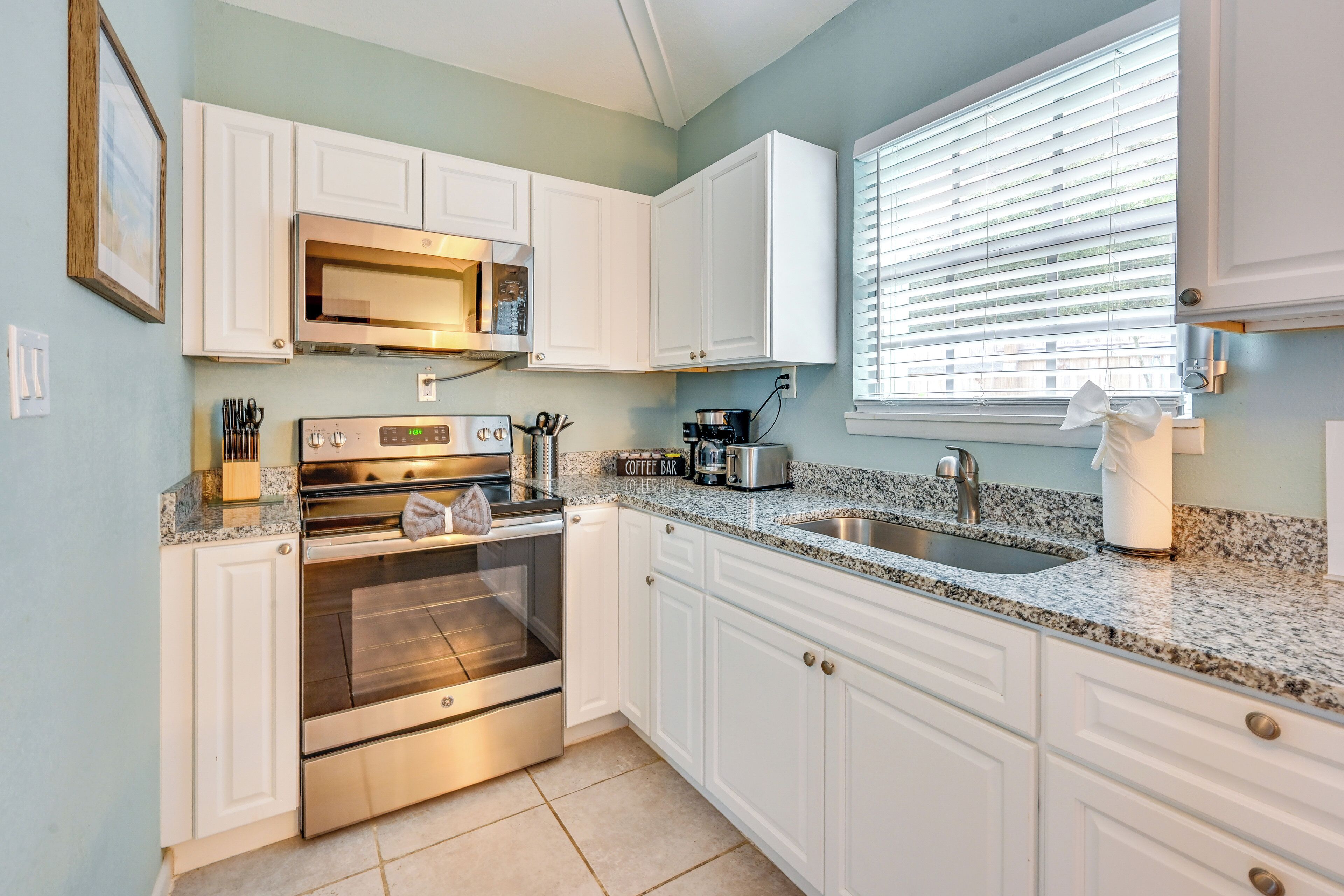 Refrigerador, microondas, parrilla de estufa y lavavajillas 