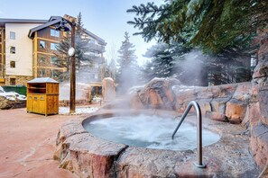 Outdoor spa tub - Walk to Gondola! Keystone Gem in River Run Village (Keystone)