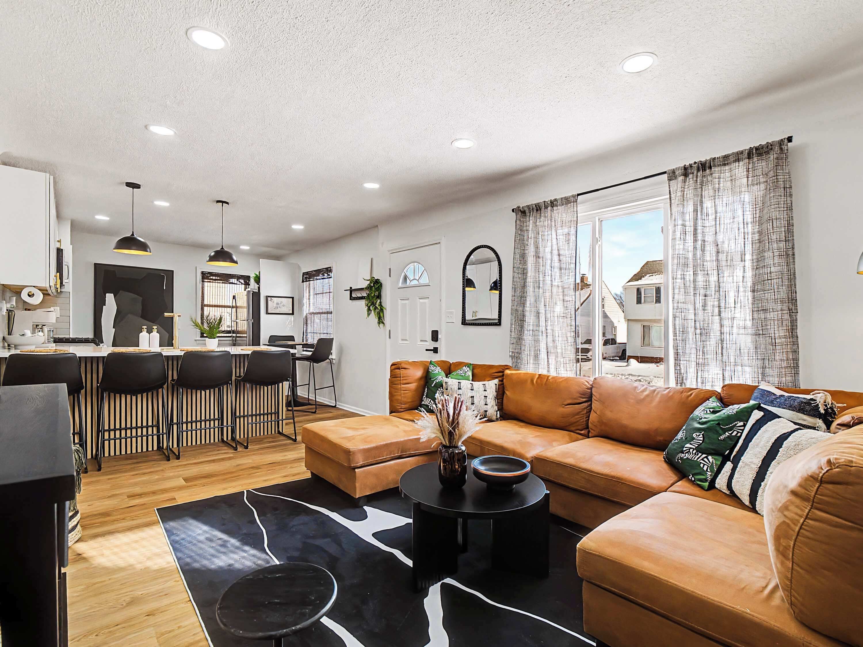 Una televisión, videojuegos, una oficina